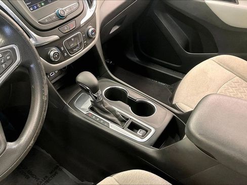 Used 2022 Chevrolet Equinox LS w/ LS Convenience Package image 16