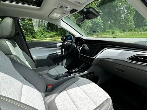 Used 2023 Chevrolet Bolt EUV Premier w/ Sun & Sound Package FWD image 23