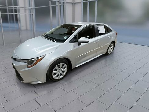 Certified 2022 Toyota Corolla LE image 2