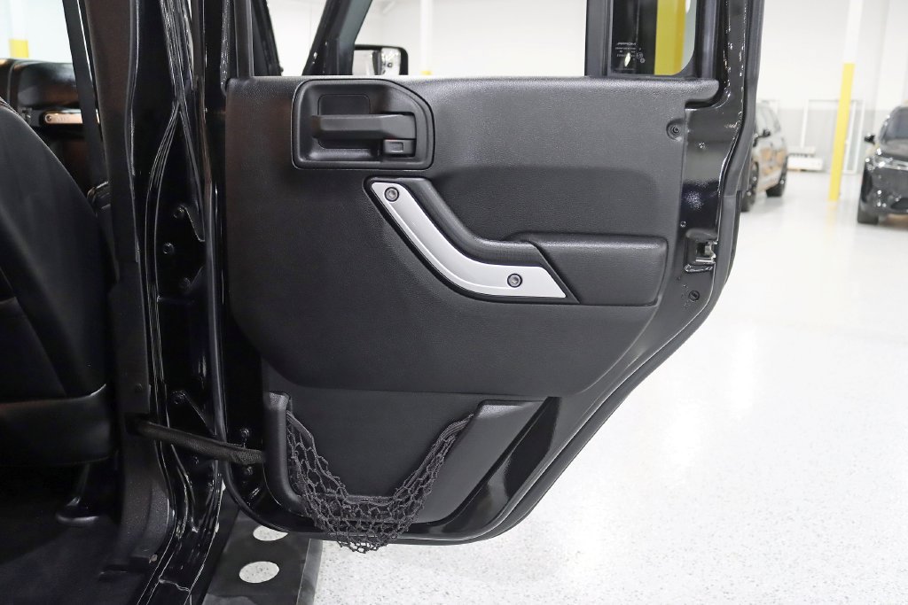 Used 2016 Jeep Wrangler Unlimited Rubicon AWD/4WD image 34