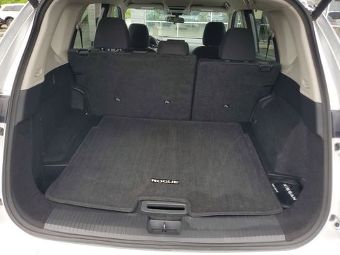 Used 2025 Nissan Rogue SV FWD image 25