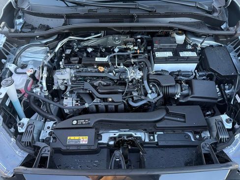 Certified 2025 Toyota Corolla Cross L image 10