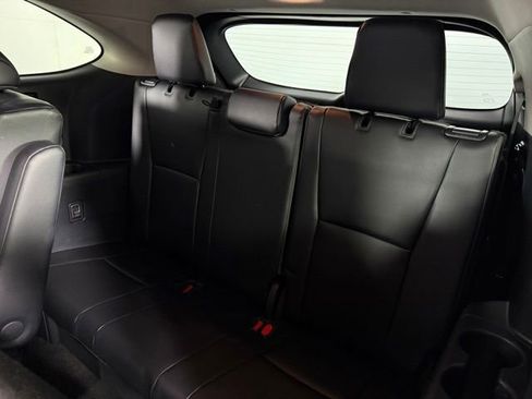 Used 2025 Toyota Highlander XLE FWD image 18