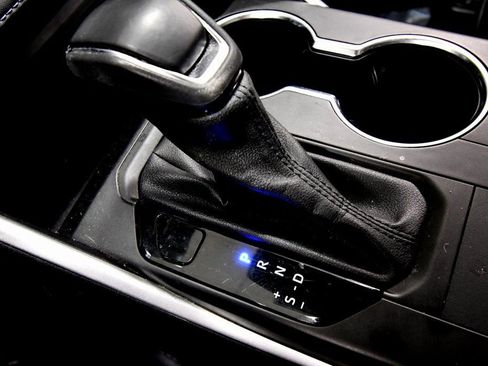 Used 2022 Toyota Highlander XLE image 27