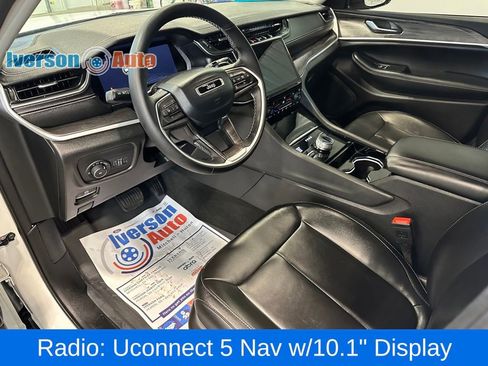 Used 2023 Jeep Grand Cherokee Limited w/ Black Appearance Package image 17