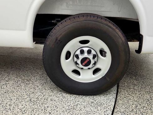 Used 2025 GMC Savana 3500 Extended RWD image 9