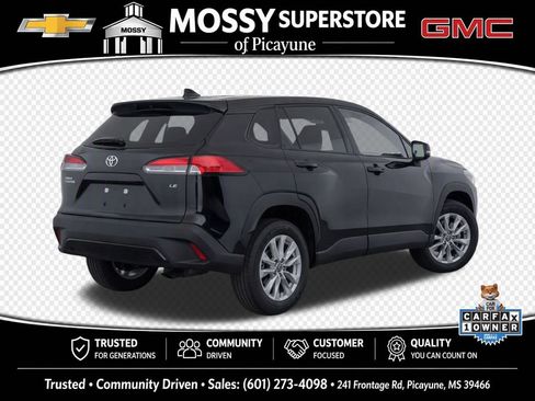 Used 2025 Toyota Corolla Cross LE FWD image 4