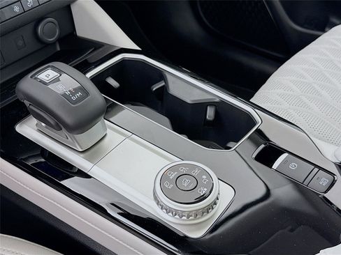 New 2025 Mitsubishi Outlander SEL image 17