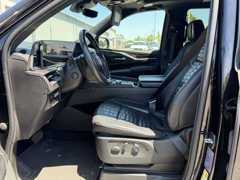 Used 2022 Cadillac Escalade Premium Luxury Platinum w/ Heavy-Duty Trailer Package AWD/4WD image 5