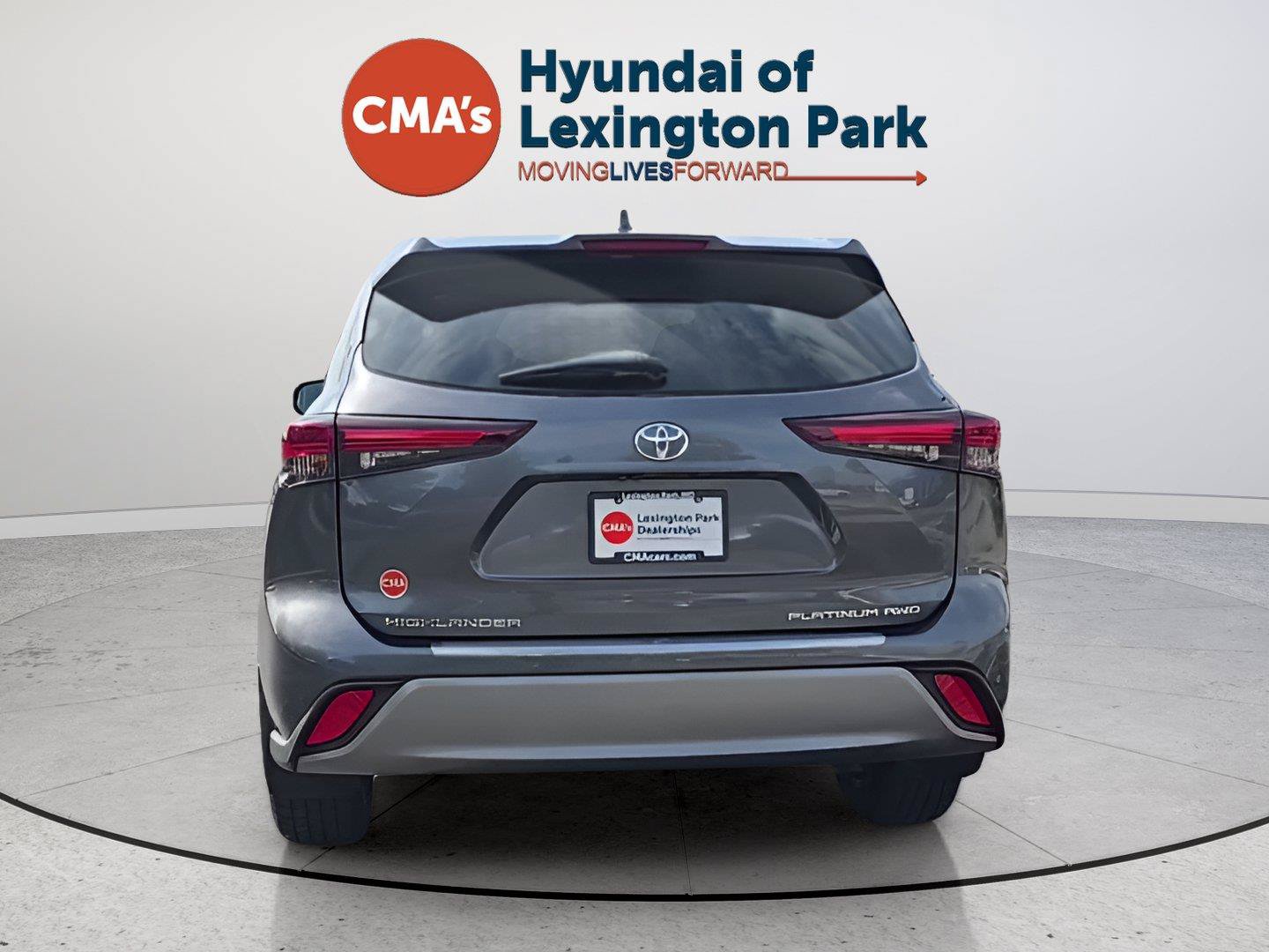 Used 2024 Toyota Highlander Platinum AWD/4WD image 4