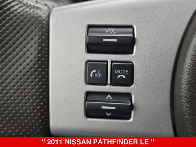 Used 2011 Nissan Pathfinder LE AWD/4WD image 19