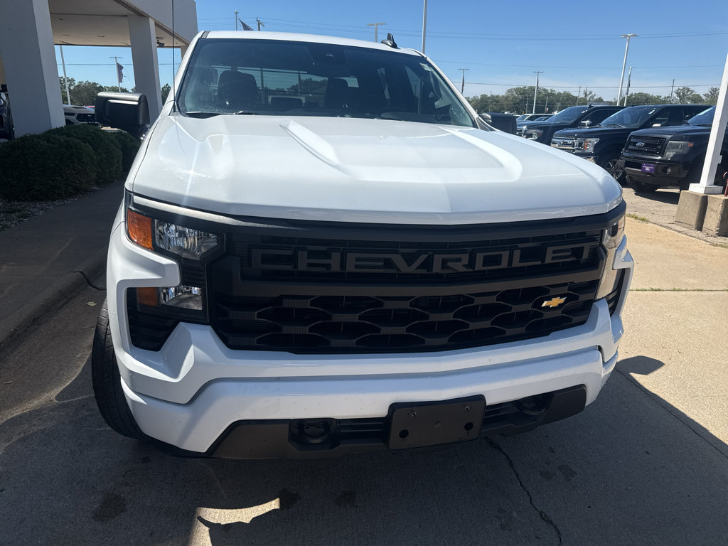 Used 2023 Chevrolet Silverado 1500 Custom AWD/4WD image 3