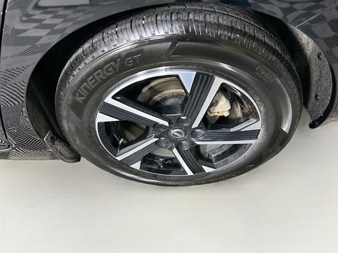 Used 2025 Nissan Sentra SV image 11