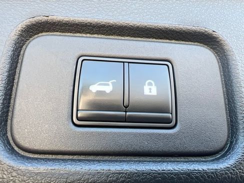 Used 2022 Nissan Pathfinder Platinum AWD/4WD image 15