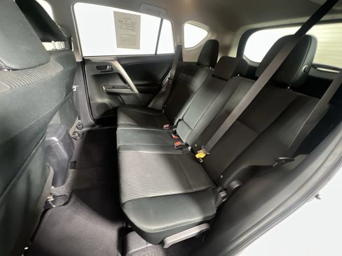 Used 2018 Toyota RAV4 LE FWD image 28