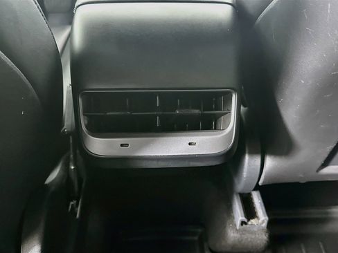 Used 2021 Tesla Model Y Long Range AWD/4WD image 27
