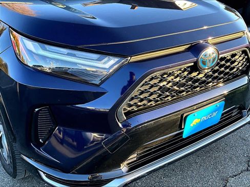 Used 2023 Toyota RAV4 SE image 32