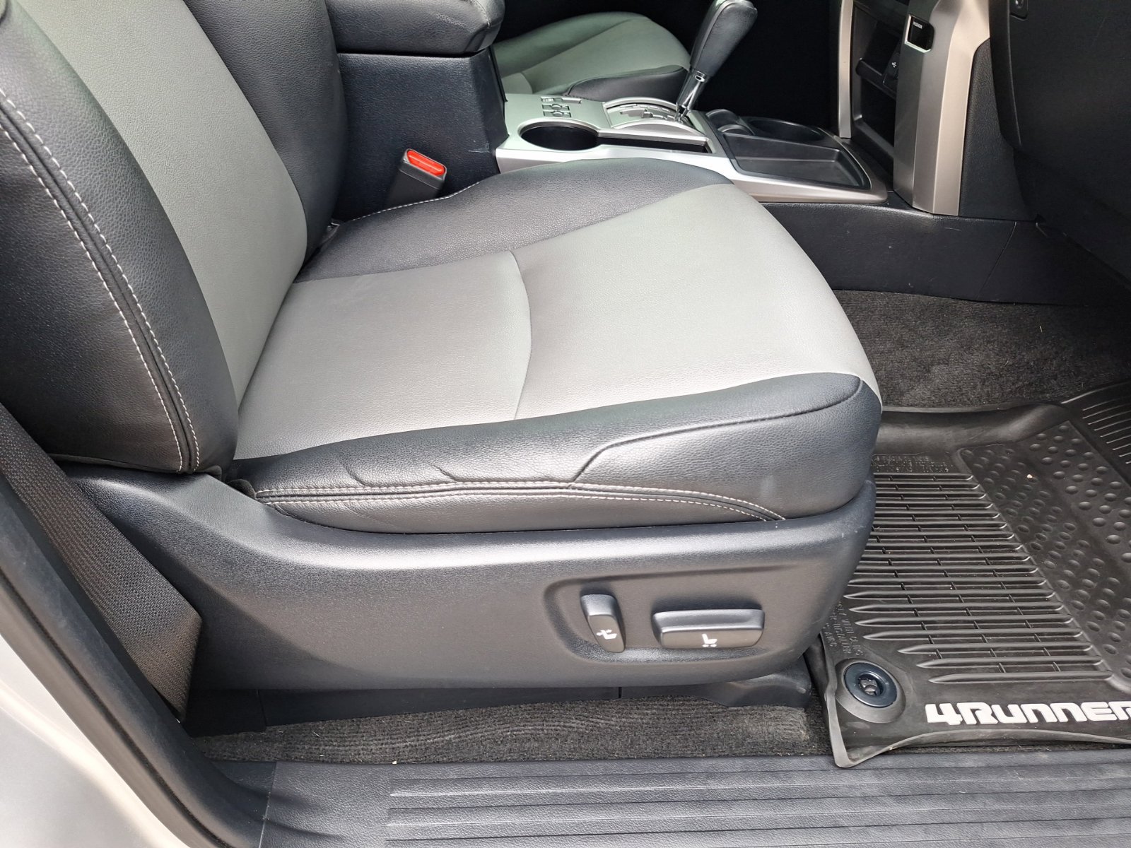 Used 2020 Toyota 4Runner SR5 Premium RWD image 34
