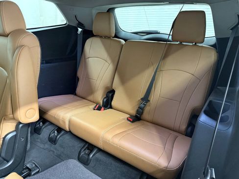 Used 2019 Buick Enclave Essence w/ LPO, Luxury Package FWD image 9