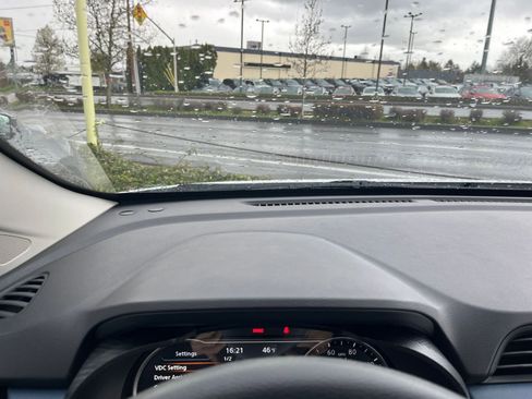 Used 2025 Nissan Versa SV image 32