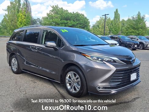 Used 2024 Toyota Sienna Platinum AWD/4WD image 1