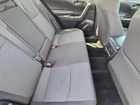 Used 2020 Toyota RAV4 XLE w/ Carpet Mat Package image 18