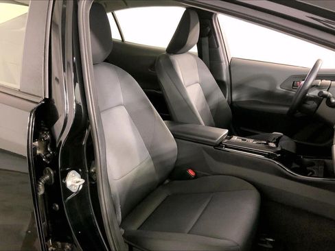 Used 2025 Toyota Prius LE AWD/4WD image 7