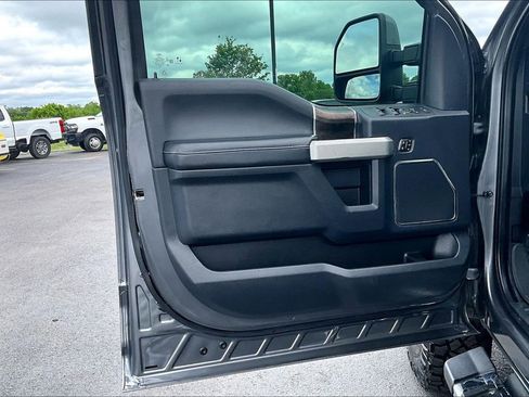 Used 2022 Ford F250 Lariat w/ Lariat Ultimate Package AWD/4WD image 23