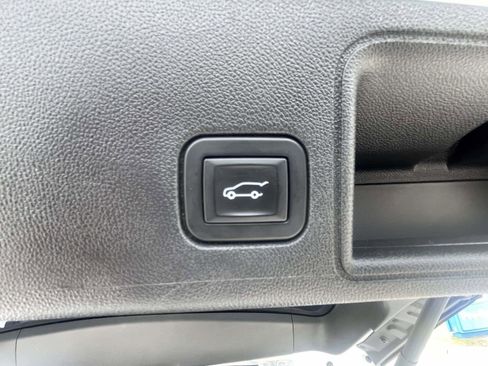 Used 2019 GMC Terrain SLT w/ Preferred Package AWD/4WD image 11