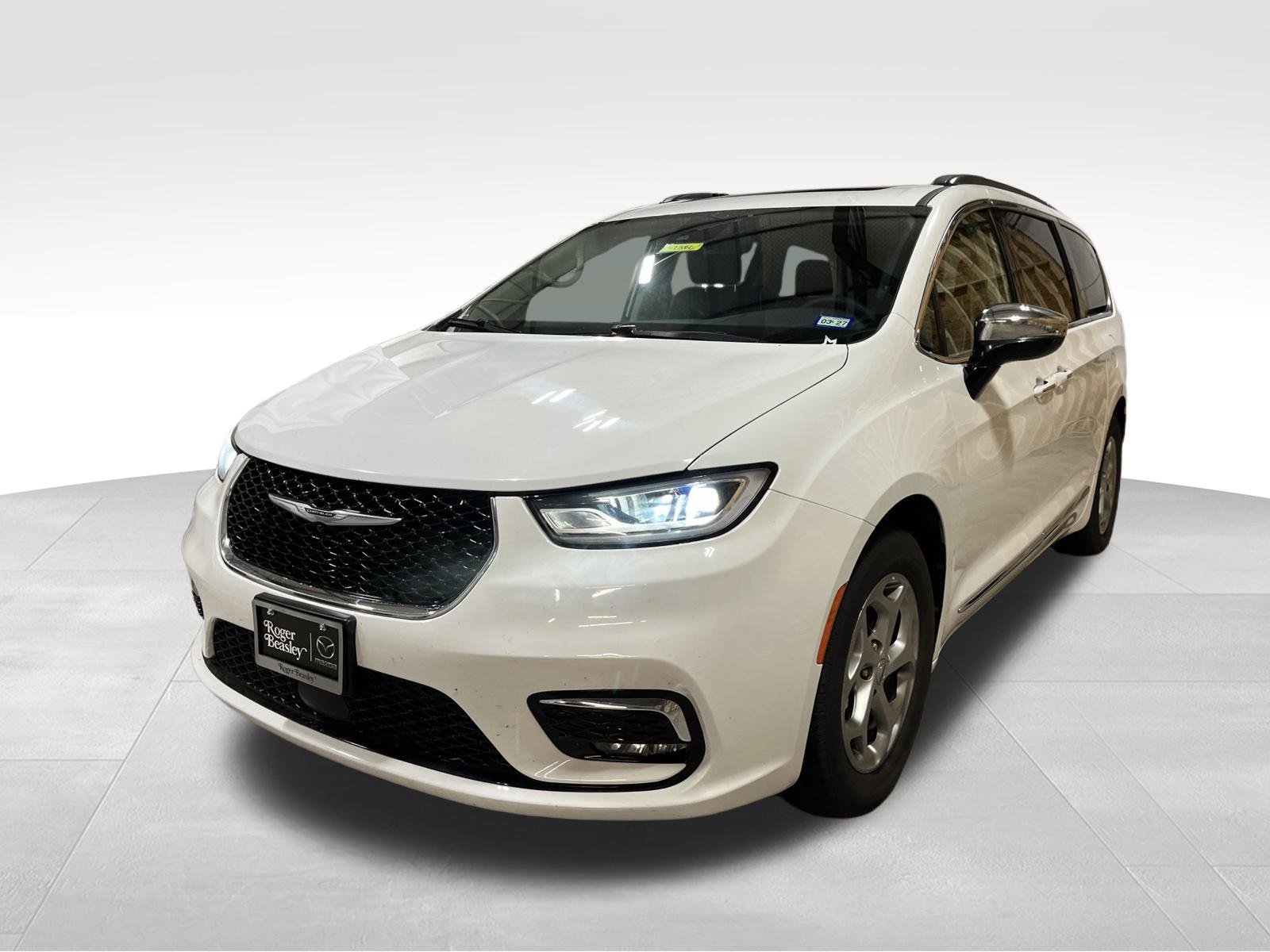 Used 2023 Chrysler Pacifica Limited FWD image 1