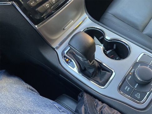 Used 2020 Jeep Grand Cherokee Limited image 20