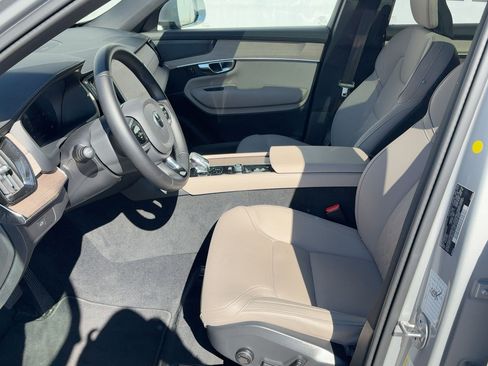 Certified 2025 Volvo XC90 B5 Plus image 5