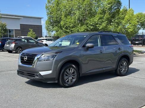 Certified 2025 Nissan Pathfinder SV FWD image 3