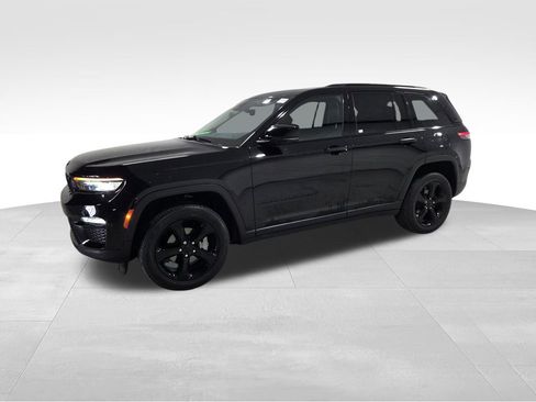 Used 2023 Jeep Grand Cherokee Limited w/ Black Appearance Package AWD/4WD image 22