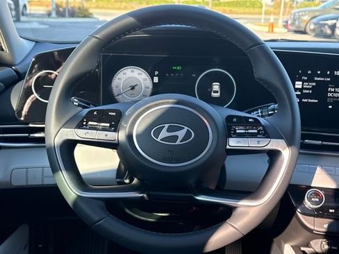 Certified 2025 Hyundai Elantra Limited image 14