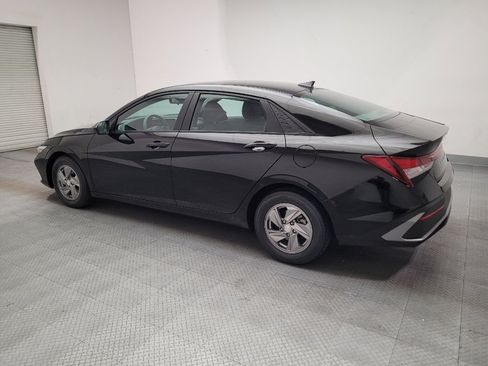 Used 2025 Hyundai Elantra SE FWD image 3
