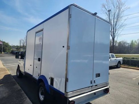Used 2024 Ford E-350 and Econoline 350 Super Duty w/ Power Windows & Locks Group RWD image 4
