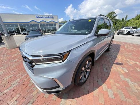 Certified 2025 Honda Pilot Elite image 27