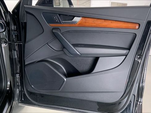 Used 2023 Audi Q5 2.0T Premium w/ Convenience Package image 25