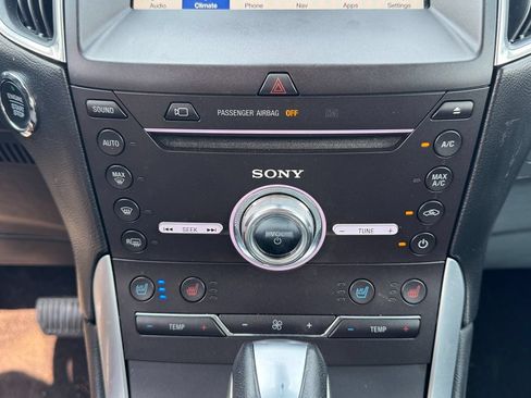 Used 2018 Ford Edge Titanium w/ Equipment Group 302A AWD/4WD image 23