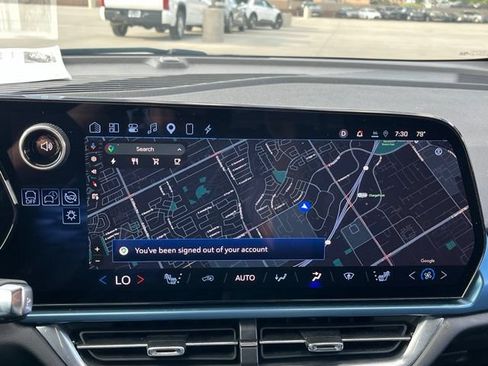 Used 2024 Chevrolet Equinox EV LT FWD image 18