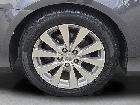 Used 2011 Toyota Avalon Limited image 8