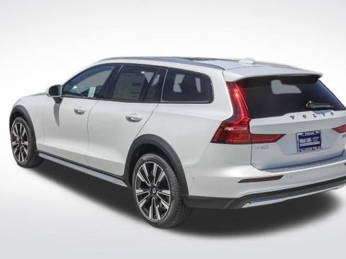 New 2025 Volvo V60 B5 Cross Country Ultra w/ Climate Package image 4