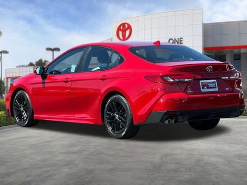 Used 2025 Toyota Camry SE FWD image 7