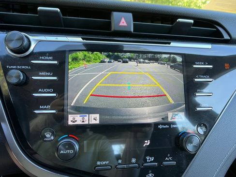 Used 2019 Toyota Camry XSE FWD image 18