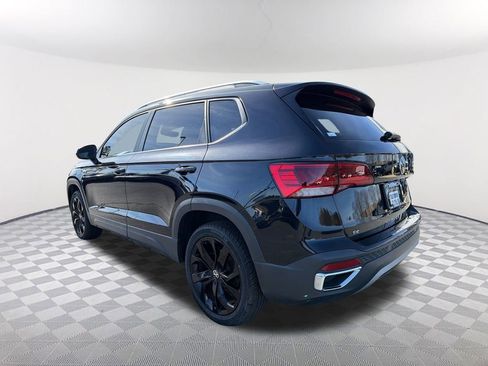 Used 2023 Volkswagen Taos SE w/ Panoramic Sunroof Package image 7