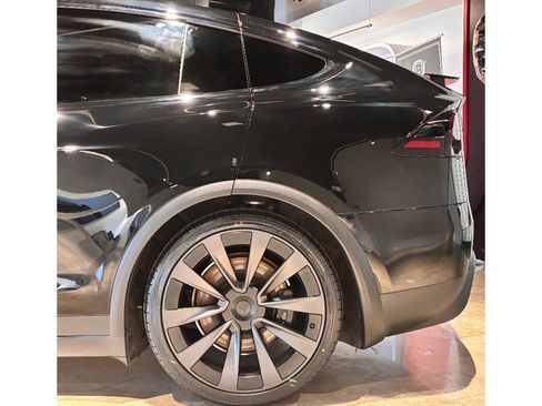 Used 2022 Tesla Model X Plaid image 12