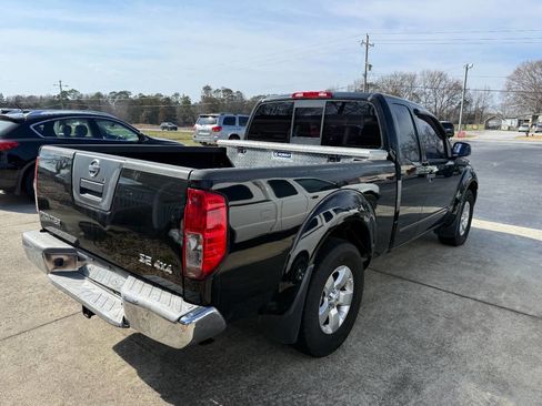 Used 2010 Nissan Frontier SE w/ SE Value Truck Pkg image 4