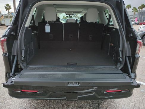 New 2025 Lincoln Navigator L Reserve AWD/4WD image 13