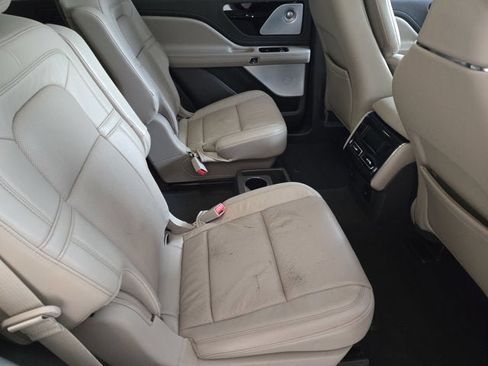 Used 2020 Lincoln Aviator Reserve w/ Equipment Group 202A image 8